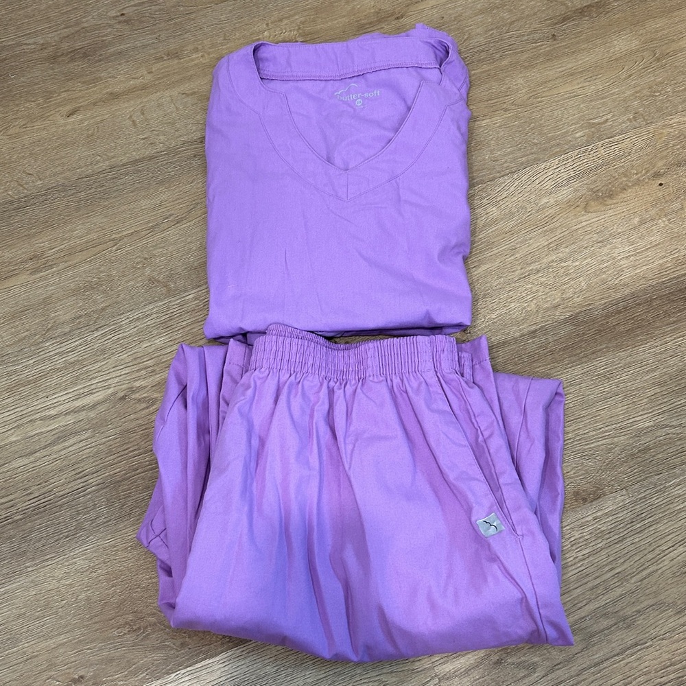 Butter-Soft Lavender Scrub Set |Size 2X - Picture 2 of 11